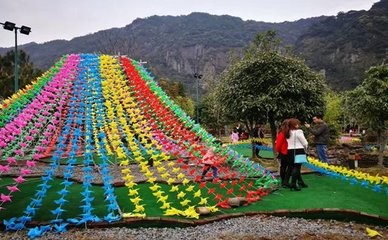 灯光秀合作厂家与游艺用品 打造沉浸式娱乐体验的关键